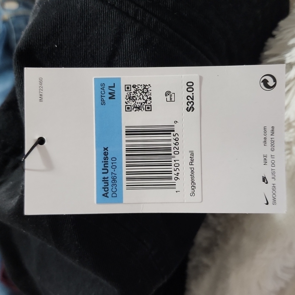 Nike SportswearBucket Hat - Picture 3 of 3